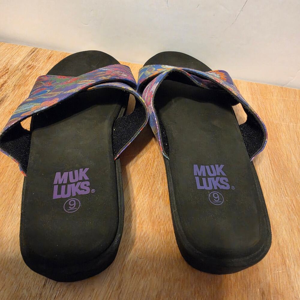 Muk Luks Slide Sandals iridescent crisscross strap multicolored floral/paisley 9 - Picture 3 of 5